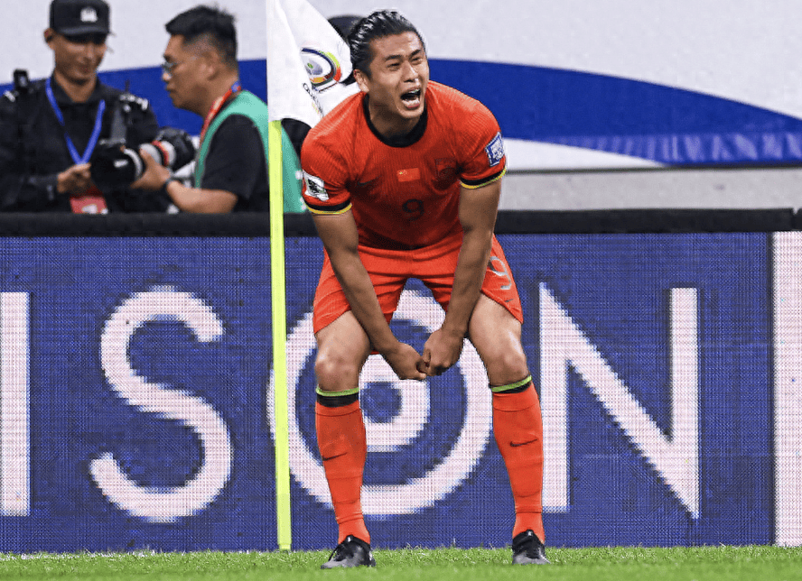 B体育-包含东亚杯-张玉宁失单刀国足0-2不敌日本遭两连败的词条