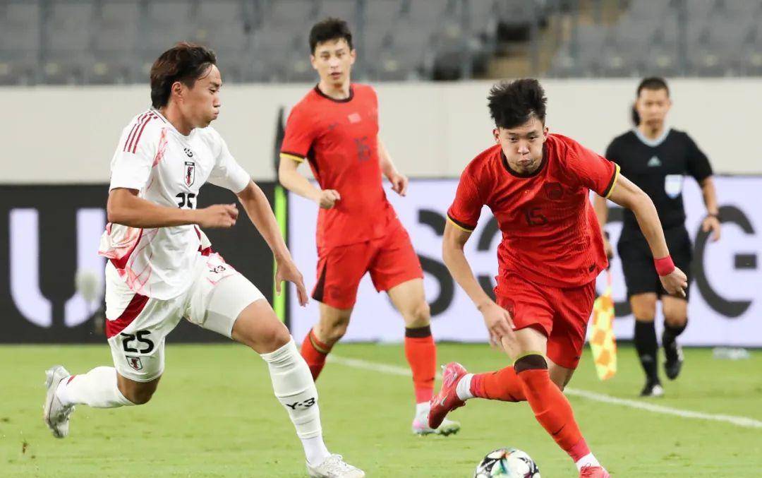 尴尬！国足面对日本已27年不胜总战绩为6平11负(国足对日本数据统计)