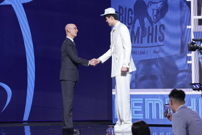 关于青岛男篮感谢各界支持俱乐部全力支持杨瀚森NBA征程的信息