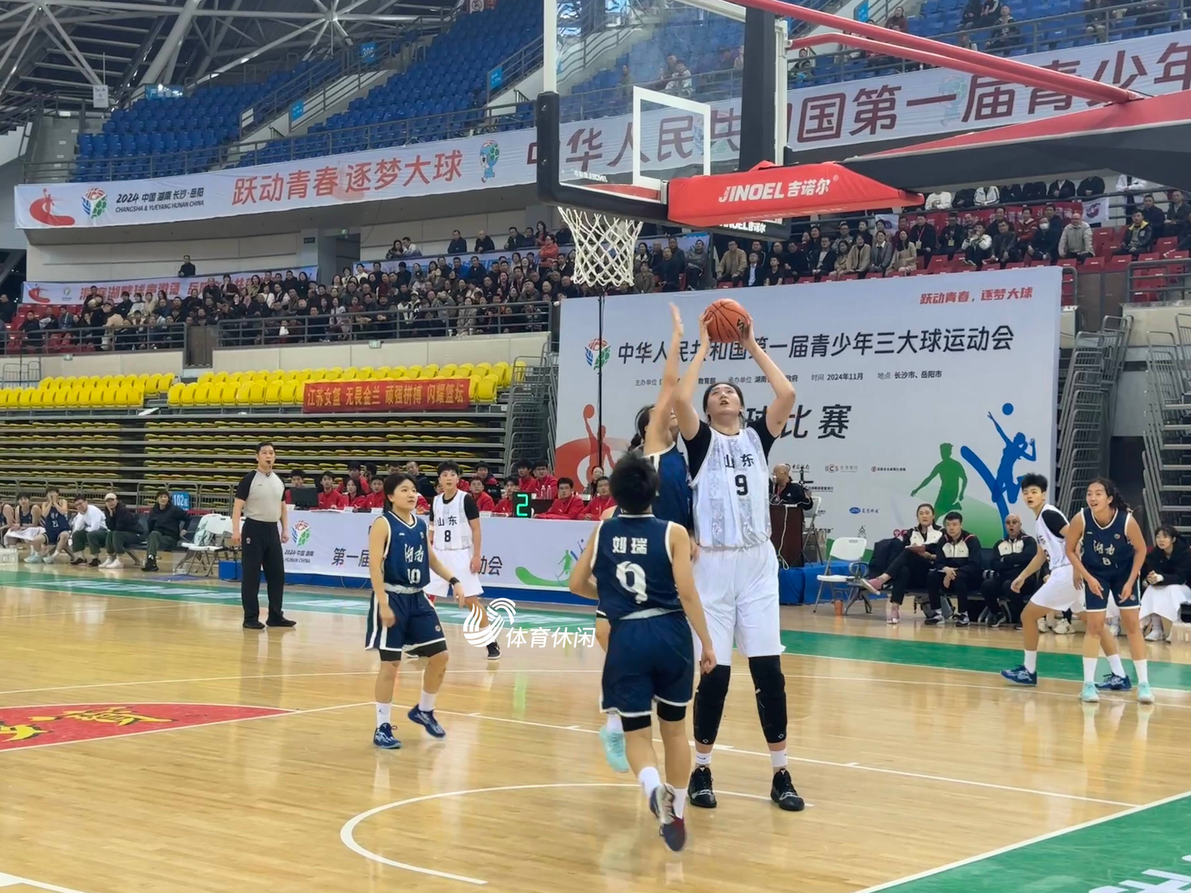 B体育-中国女篮狂胜韩国获季军张子宇内线进攻(中国韩国女子篮球赛)