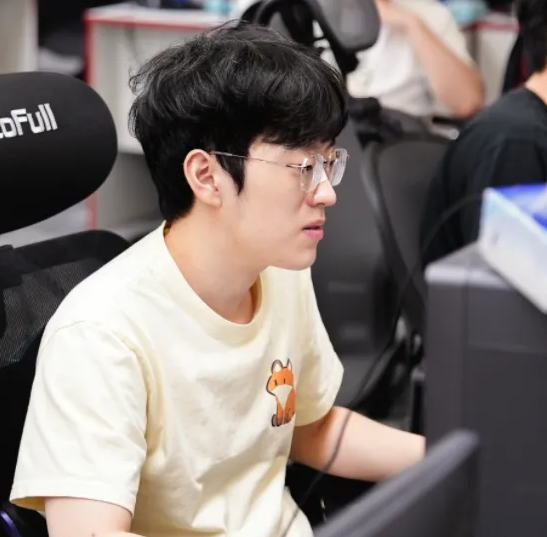 B体育-外网热议Scout败诉：找相赫哥借点？GALA钱还了吗？(scout英雄联盟选手)