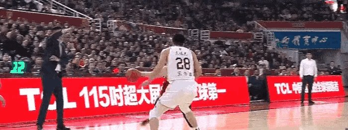 力量与技巧的碰撞，球场上的较量(力量与技巧的碰撞,球场上的较量叫什么)