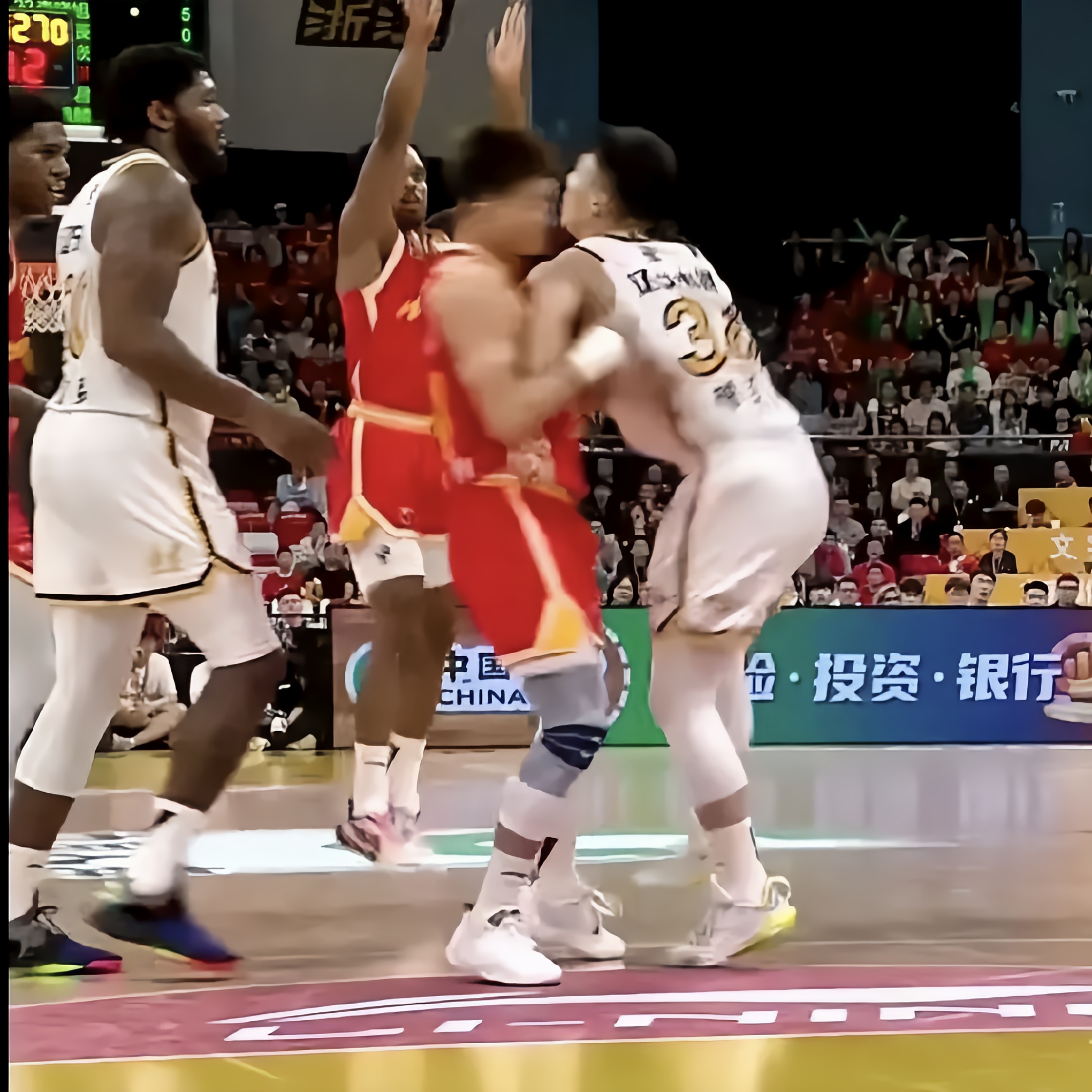 B体育-空前绝后！比赛现场发生了多个令人惊叹的瞬间(跑道侵入是指在机场发生的任何)